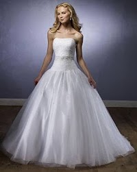 Ards Bridal and Chic Ladies Fashions 1073399 Image 3
